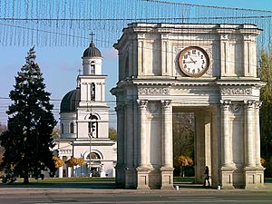 Archivo:Arc de Triomphe, Chișinău (4867173990)