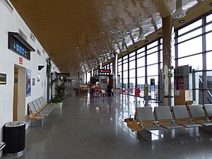 Archivo:Asturias Airport terminal 10JUN2015 01