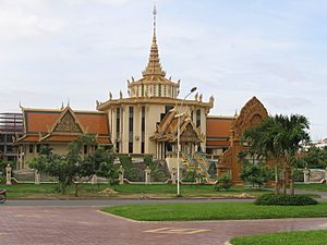 Archivo:BuddhistInstitute Phnom Penh 2005 1