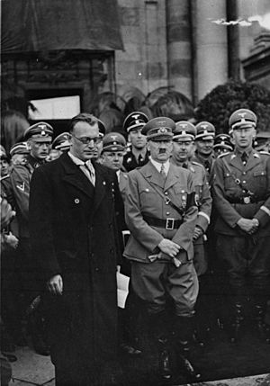 Archivo:Bundesarchiv Bild 119-5243, Wien, Arthur Seyß-Inquart, Adolf Hitler