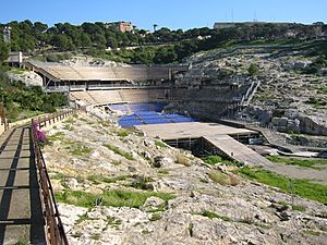 Archivo:Cagliari Roman Amphitheatre 2003