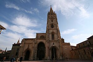 Archivo:Catedral de Oviedo imgen gen