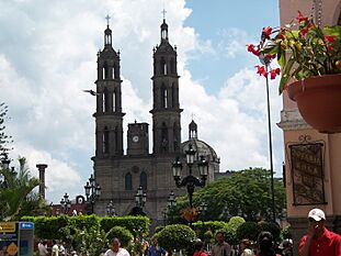 Archivo:Catedral de Tepic, Nayarit, MEXICO