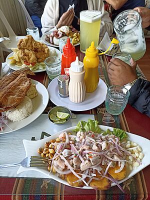 Archivo:Ceviche de Trucha en Puno Peru