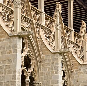 Archivo:Cloister of the Cathedral of Pamplona 03