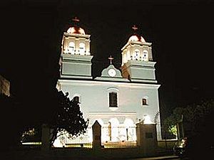 Archivo:El Templo Colonial Nocturno