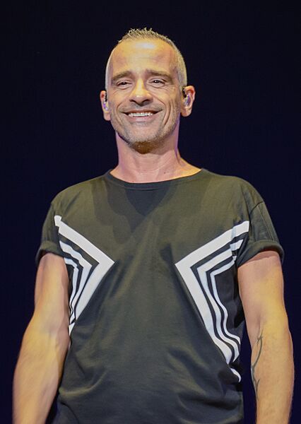 Eros Ramazzotti (21738687382) (cropped)