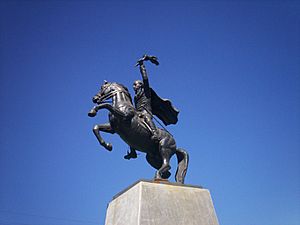 Archivo:Estatua al prócer de la patria Manuel Rodríguez