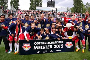 Archivo:FC Red Bull Salzburg - Champion of the Austrian Football Bundesliga 2011-12 (01)
