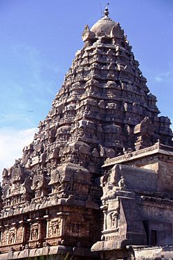 Gangaikonda Gopuram 5-10a.jpg