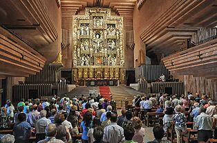 Archivo:InteriorSantuarioTorreciudad2020