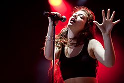 Archivo:Lorde Lollapalooza 2014 (2)