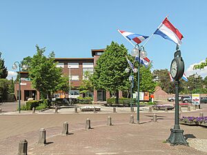 Archivo:Maarn, straatzicht het 5 mei-plein foto2 2012-05-27 15.48