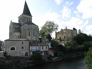 Archivo:Mareuil-sur-Lay-Dissais 001