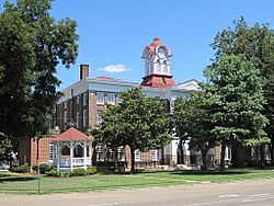 Marshall County court house Holly Springs MS 001.jpg