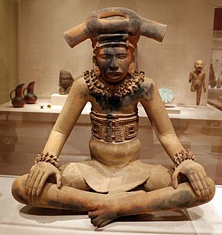 Massico, totonac, remojadas veracruz, figura di comandante seduto, 300-600 dc ca.jpg