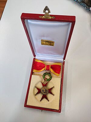 Archivo:Medalla Orden San Gregorio el Magno - Fondo Micaela Portilla