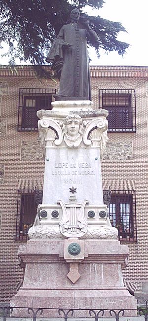 Archivo:Monumento a Lope de Vega (Madrid) 01