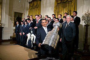 Archivo:Obama Pittsburgh Penguins 2009