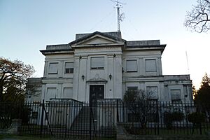 Archivo:Observatorio Naval 2 puerto m res