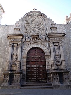 Archivo:Portada lateral de la iglesia de la Compañía de Arequipa