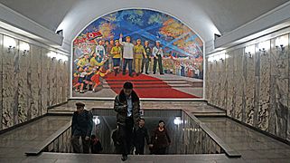 Pyongyang Metro - Jonsung Station (15525119056)