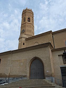 Archivo:Tauste - Iglesia de Santa María - Portada y torre