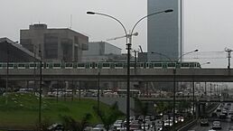 Archivo:Viaducto elevado (Metro de Lima - Línea 1)