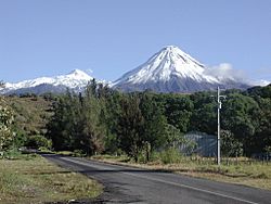 Volcanes de Colima desde Cofradía de Suchitlán.jpg