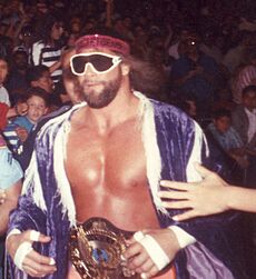 Archivo:WWF Champion Randy Savage running