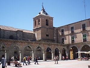 Archivo:Ávila. Plaza del Mercado Chico