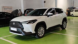 Archivo:2020 Toyota Corolla Cross - Front