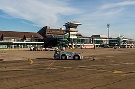 Aéroport Strasbourg Entzheim SXB avril 2015-04.jpg
