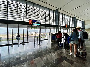 Archivo:Aeropuerto Internacional de La Paz, Mexico (50987869166)
