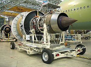 Archivo:Airbus Lagardère - GP7200 engine MSN108 (1)
