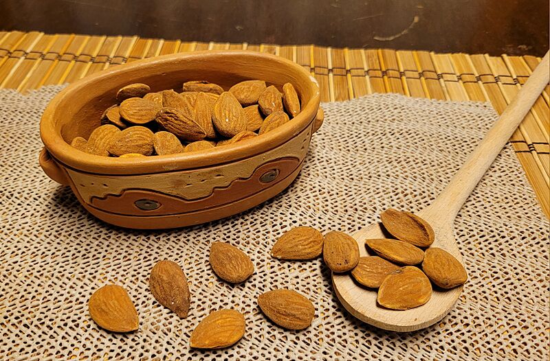 Almendras (almonds)