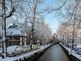 Archivo:Amersfoort, straatzicht Kortegracht vanaf Muurhuizen foto1 2012-12-08 13.56