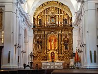 Archivo:Buenos Aires iglesia del Pilar presbiterio lou