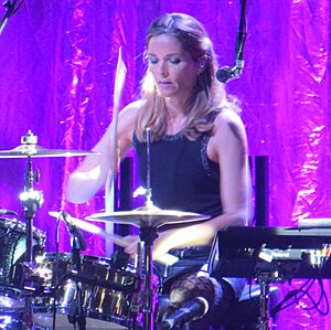 Archivo:Caroline Corr (Vienna, 2016) 03 (cropped)