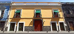 Archivo:Casa amarilla (1)