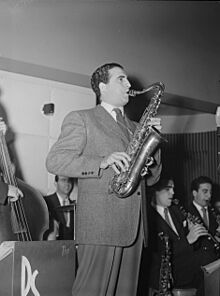 Dick Stabile New York between 1946 and 1948 (cropped).jpg