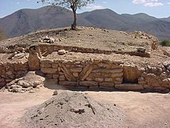 Estructura con nichos en la zona arqueológica de Teopantecuanitlán, Guerrero