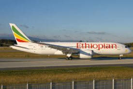 Ethiopian Airlines Boeing 787-8 ET-AOS FRA 2012-10-28.png