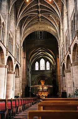 Archivo:Hereford Cathedral Interior May 2004