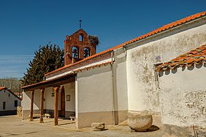 Archivo:Iglesia de San Benito en Galisancho espadaña