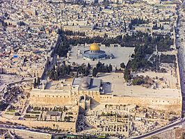 Vista de la ciudad de David, con el muro de las Lamentaciones en el Monte del Templo y la ciudad vieja al fondo