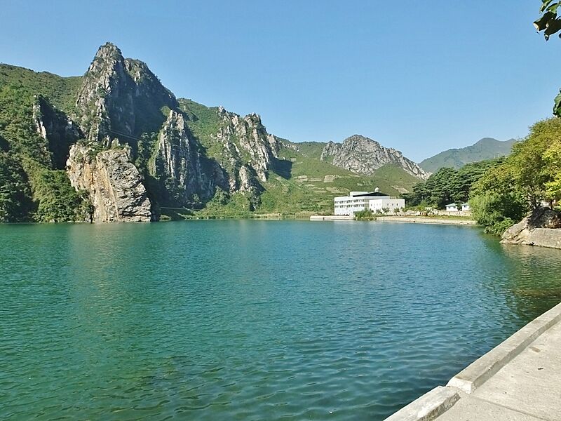 Lake Sinpyong in DPRK 01