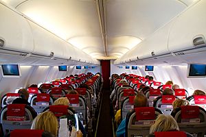 Archivo:Norwegian 737-86N cabin