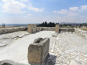 Archivo:One of the So-Called Stables at Megiddo (20098466663)