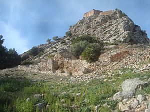 Archivo:Panorámica del castillo y las ruinas de la morería de Borriol